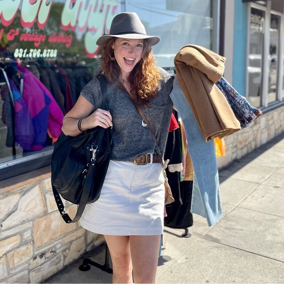 Meet your Posher, Cheryl - Picture 2 of 5